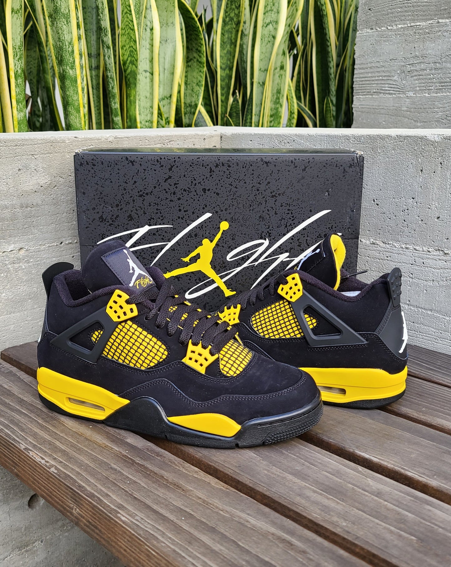 Air Jordan 4 Retro 'Thunder'