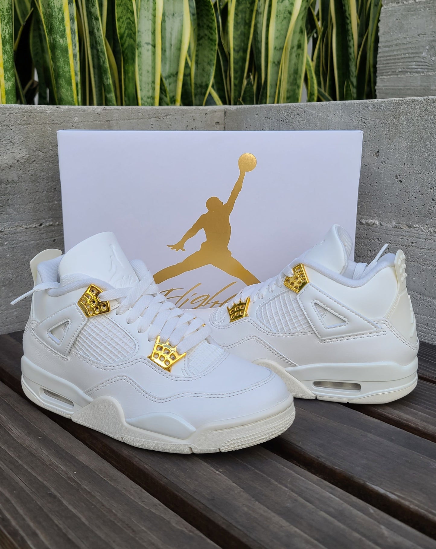 Wmns Air Jordan 4 Retro 'Metallic Gold'