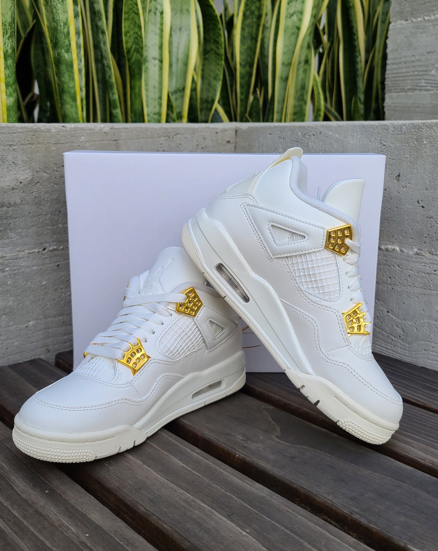 Wmns Air Jordan 4 Retro 'Metallic Gold'