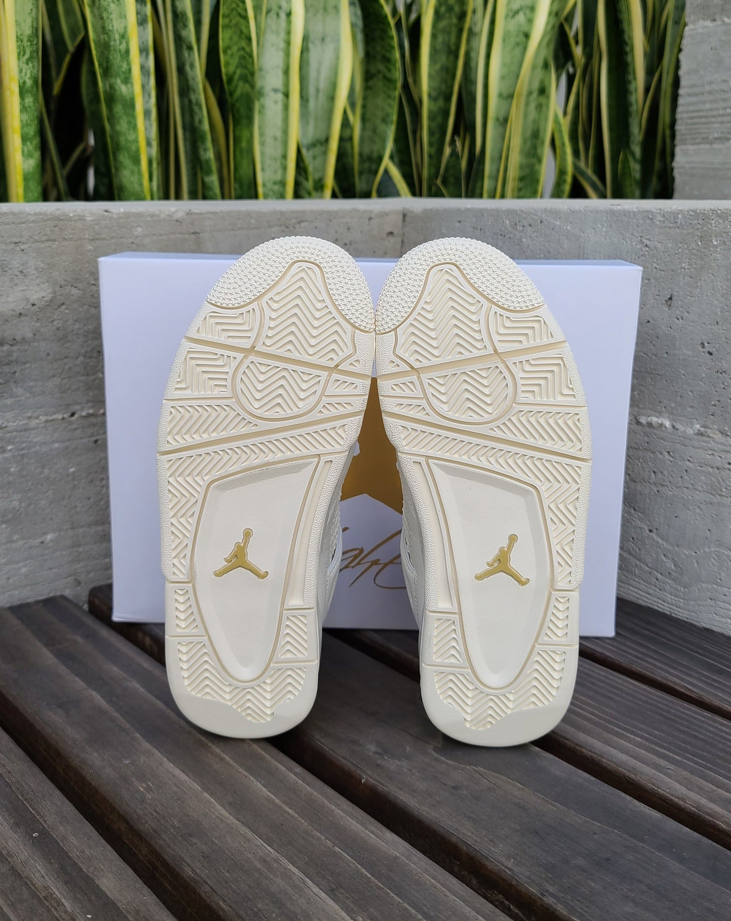 Wmns Air Jordan 4 Retro 'Metallic Gold'