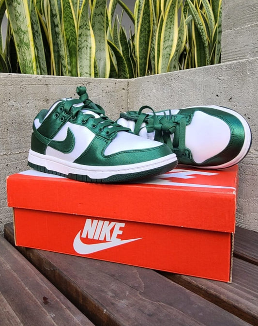 Wmns Nike Dunk Low 'Satin Green'